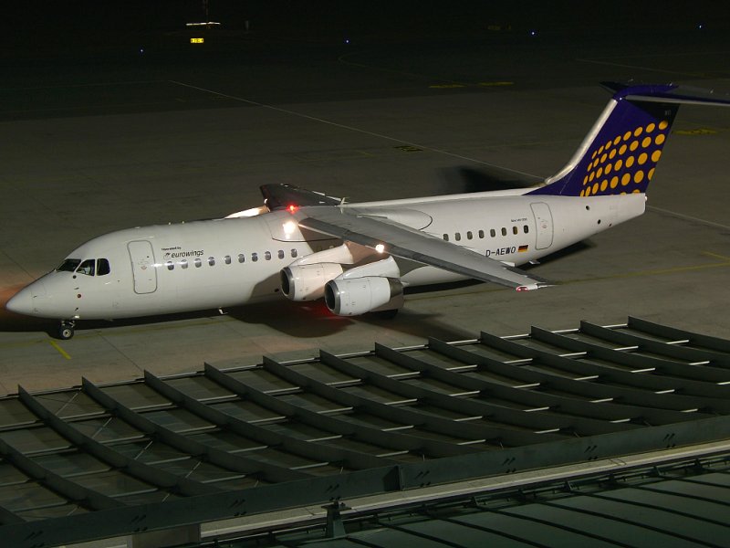 Diese BAE 146-300 der Lufthansa Regional ist bereit zum Rollen fr den Linienflug Linz - Frankfurt/Main.