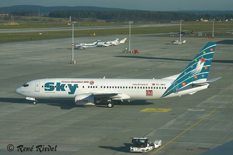 Diese Boeing 737-85F von Sky Airlines aus der Trkei war am 8.12.2006 in Dresden