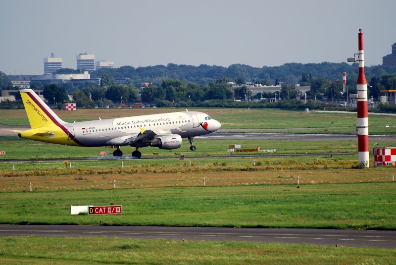 Dieser A319 von Germanwings ist ein Schleckermulchen fr Baden-Wrttemberg.Aufgenommen am 03.08.08 in Hamburg Fuhlsbttel.
