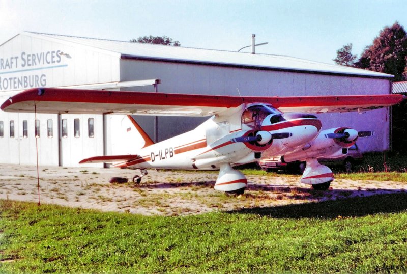 Do-28D, eine der wenigen mit 2 Triebwerkgondeln und Do-27-Zelle gebauten Muster. 09-2000 in Rothenburg-Wmme. 