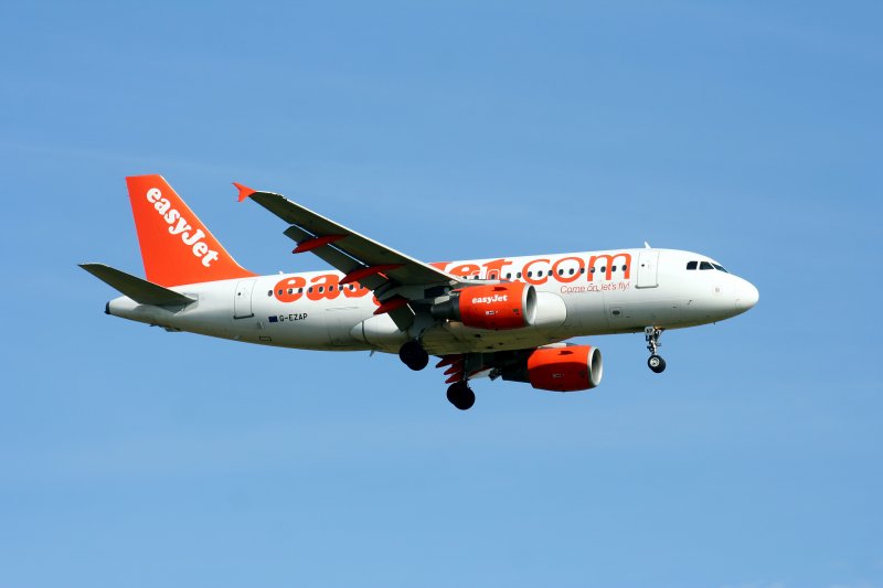 Easyjet A 319-111 G-EZAP im Landeanflug auf den Flughafen Berlin-Schnefeld am 02.08.2009