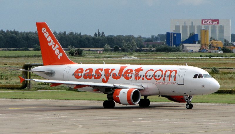 EasyJet Airline
Airbus A319-111
G-EZIK