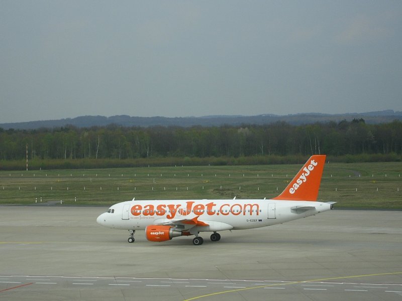 Easyjet in Kln Bonn Airport am Zielflughafen.(24.04.2008)