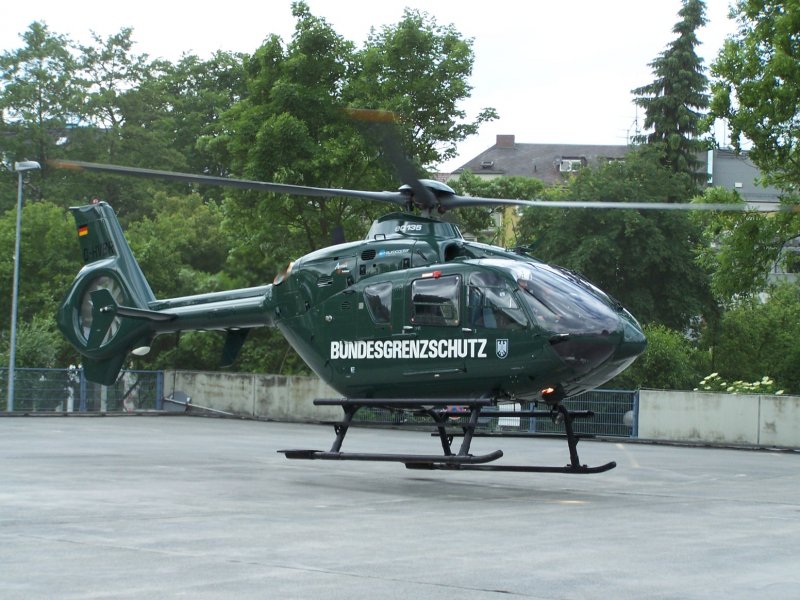 EC-135  D-HVBR  der Bundespolizei in  Bundesgrenzschutz -Lackierung.
Aufgenommen am 12.6.2005.