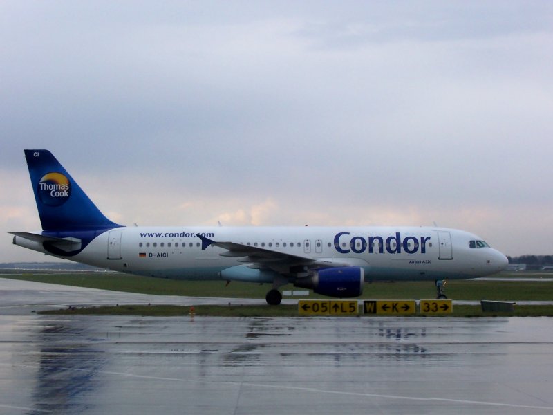 Ein A-320 der Condor am 13.04.08 in Hamburg.