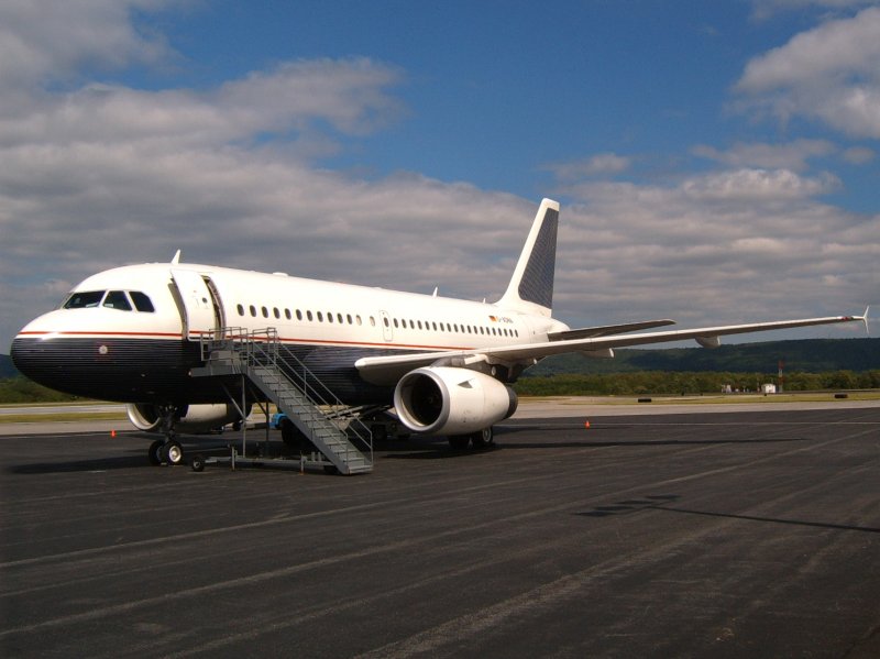 Ein Airbus A 319 der ehemaligen DaimlerChrysler Aviation im Rahmen eines besonderen Geschftsfluges auf dem Regionalflughafen Reading, PA, USA. (Mai, 2006)