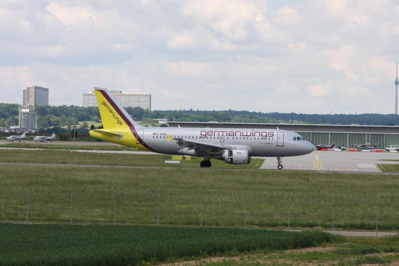 Ein Airbus A 319 der GERMANWINGS mit der Kennung D-AKNQ aufgenommen am 30.05.09 am Flughafen Stuttgart. 
