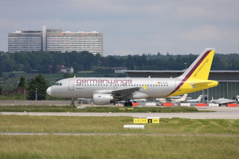 Ein Airbus A 319 der GERMANWINGS mit der Kennung D-AKNR aufgenommen am 30.05.09 am Flughafen Stuttgart. 
