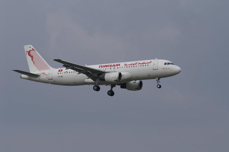 Ein Airbus A-320-211 der Tunisair mit der Kennung TS-IMI aufgenommen am 04.04.09 am Zricher Flughafen.
