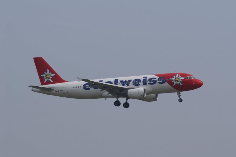 Ein Airbus A-320-214 der Edelweiss Air mit der Kennung HB-IHX aufgenommen am 04.04.09 am Zricher Flughafen.