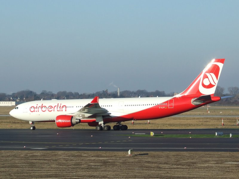 Ein Airbus A 330 der Airberlin am 27.12.2008 in Dsseldorf.