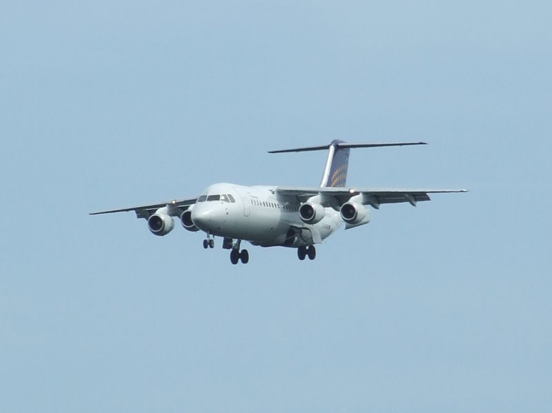 Ein BAe 146-200 Jumbolino der Lufthansa Regional / Eurowings beim Landeanflug auf Frankfurt am Main am 07.08.2008.