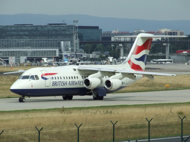 Ein BAe 146-300 der British Airways auf dem Rollfeld des Frankfurter Flughafens (FRA) am 07.08.2008.