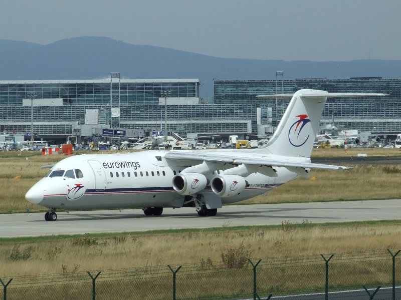 Ein BAe 146 der Eurowings auf dem Rollfeld in Frankfurt am Main am 07.08.2008.