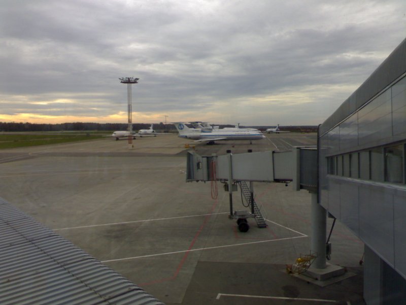 Ein Blick auf das Vorfeld der Fughafen Moskau-Vnukowo.......