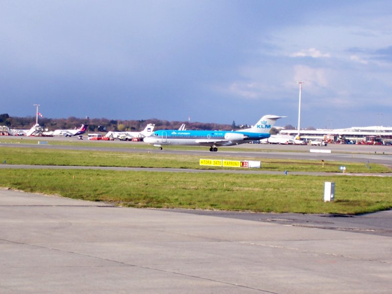 Ein Cityhopper der KLM in Hamburg 16.04.08