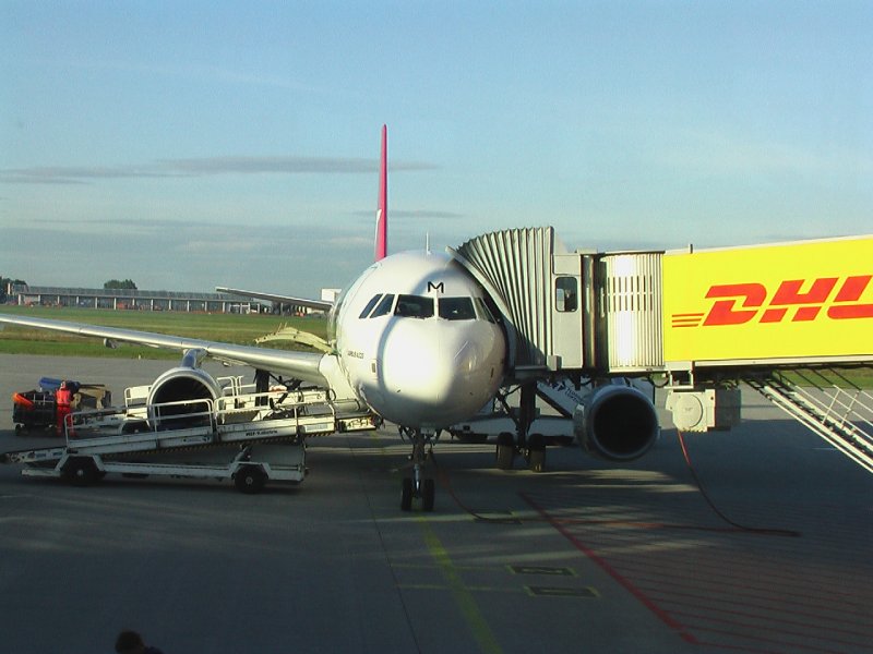Ein Flugzeug einer bulgarischen Airline auf dem Flughafen Leipzig-Halle