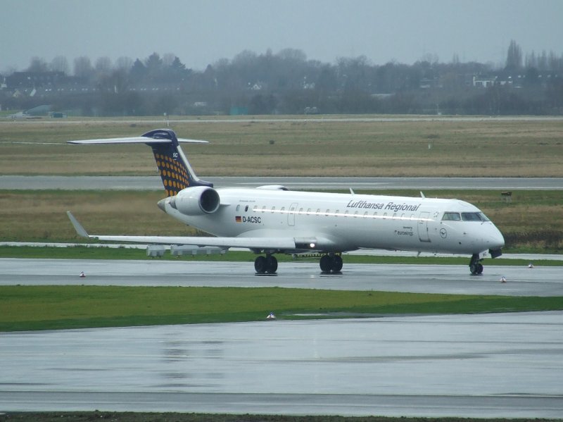 Ein Lufthansa Canadair Jet am 22.12.2008 in Dsseldorf.