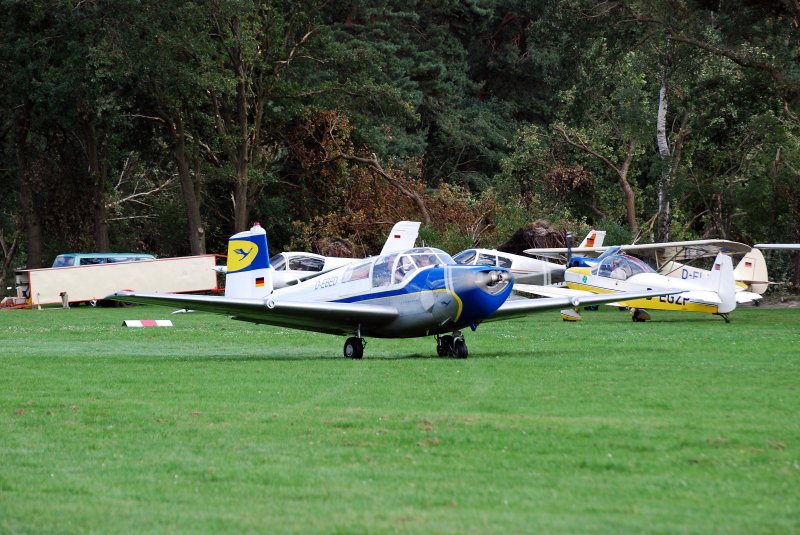 Ein Saab 91 Safir beim Start beim Flugtag 2008 auf dem Flugplatz Weser-Wmme am 30.08.08