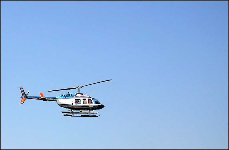 Eine Bell 206 LongRanger ber der Elbe. 16.7.2007 (Matthias)