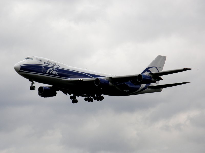 Eine Boeing 747 der Air Cargo ABC bei der Landung in Frankfurt am Main am 16.07.2008.