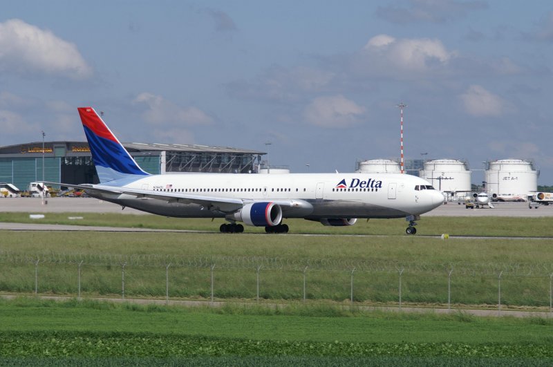 Eine Boeing der Delta Airlines mit der Kennung N394DL aufgenommen am 30.05.09 am Stuttgarter Flughafen. 