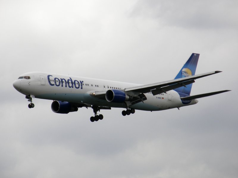 Eine CONDOR Boeing 767 bei der Landung in Frankfurt am Main am 16.07.2008.