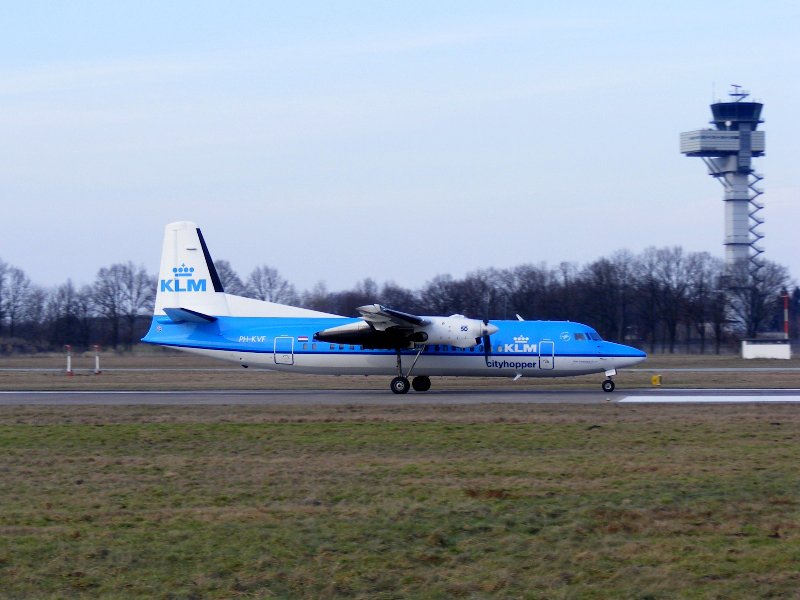 Eine F50(PH-KVF)der KLM Cityhopper beim Takeoff in Hannover am 4.3.2009.