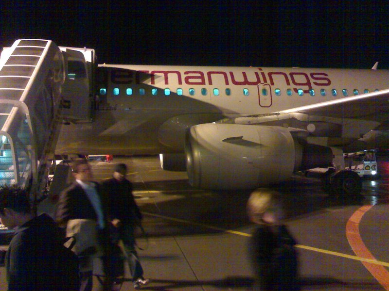 Eine gerade gelandete Germanwings Maschine aus Mailand in Kln/Bonn