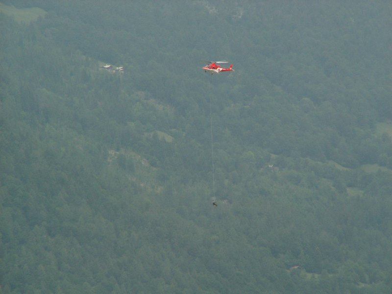 Eine ital.Augusta der Schweiz.Rettungsflugwacht REGA bei einer Longline bung im Churer Rheintal.06.06.07