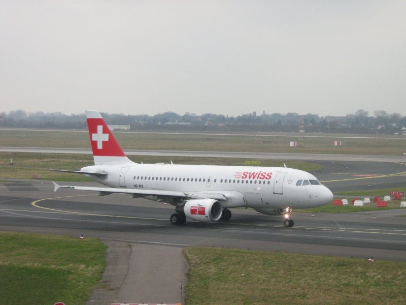 Eine Schweizer Maschine auf dem Weg zur Startbahn

27.01.2008 DUS