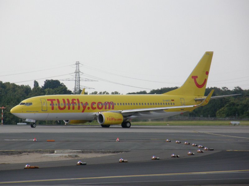Eine TUIfly B-737-800 steht in Dsseldorf (DUS) zum Start bereit. (14.07.2008)