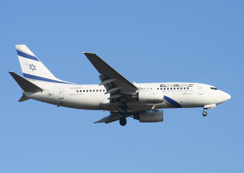 EL AL B 737-758 4X-EKD bei der Landung in Berlin-Schnefeld am 03.04.2009