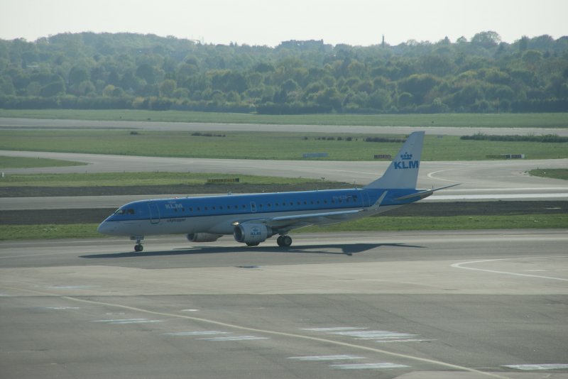 Embraer 190 der KLM kommend aus AMsterdam