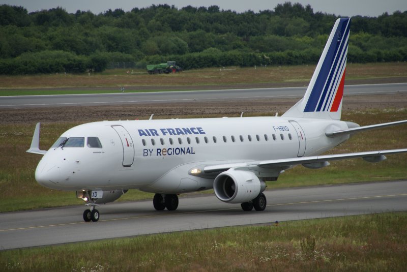 Embraer ERJ-170 (F-HBXD) der Air France nach der Landung
