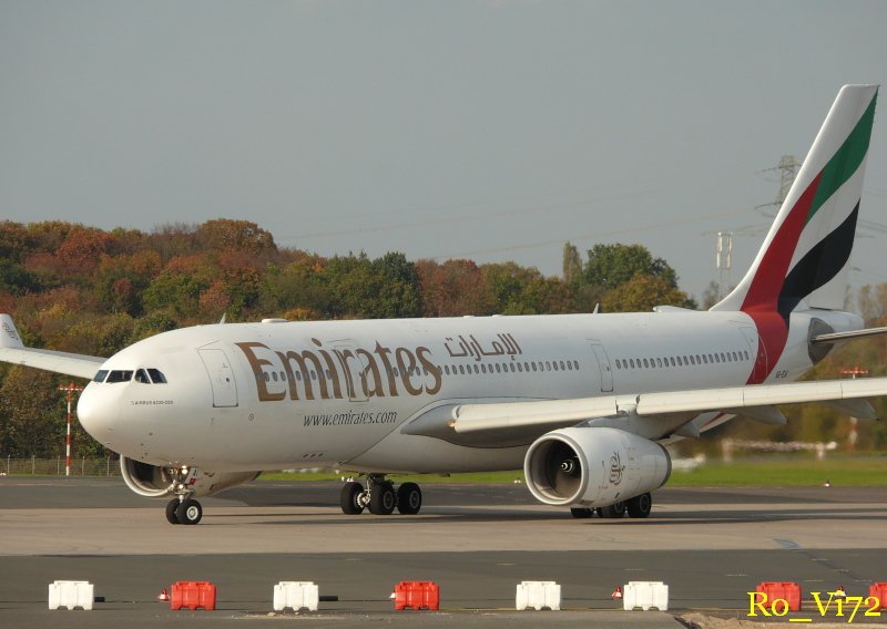 Emirates Airbus 330-200 (A6-EAI). Flughafen Dsseldorf. 19.10.2008.