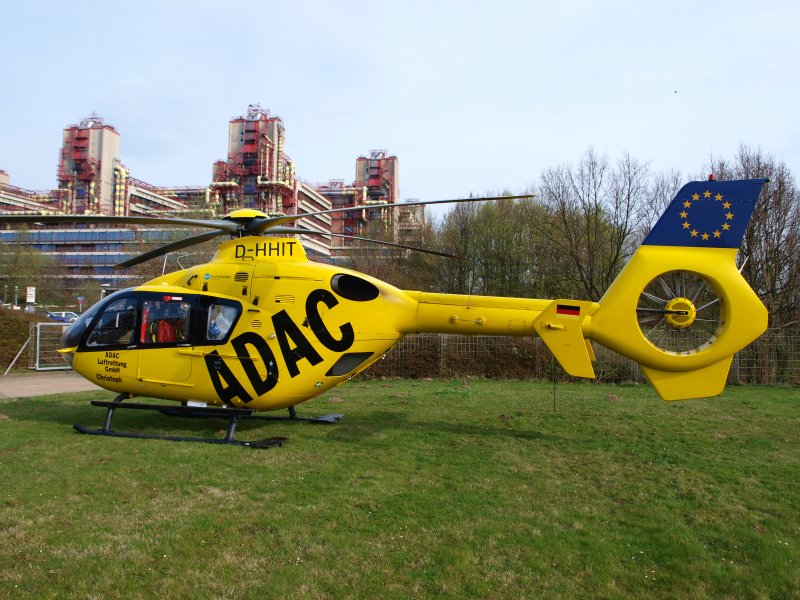 Eurocopter EC 135 Christoph Europa 1 vor dem Aachener Klinikum.
