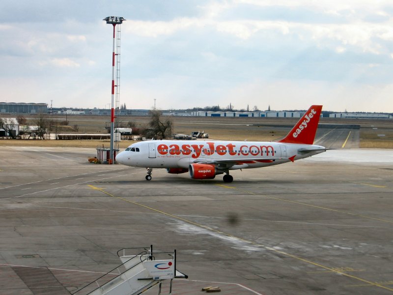 Flughafen Berlin-Schnefeld 2006: Maschine der Fluggesellschaft Easyjet