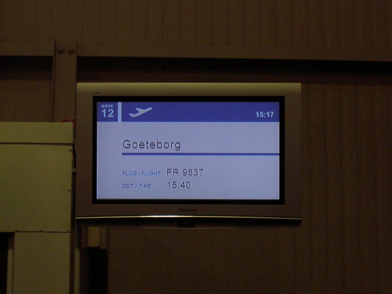 Flugzielanzeige am Flughafen Frankfurt Hahn (HHN) am 9. Juni 2009.
