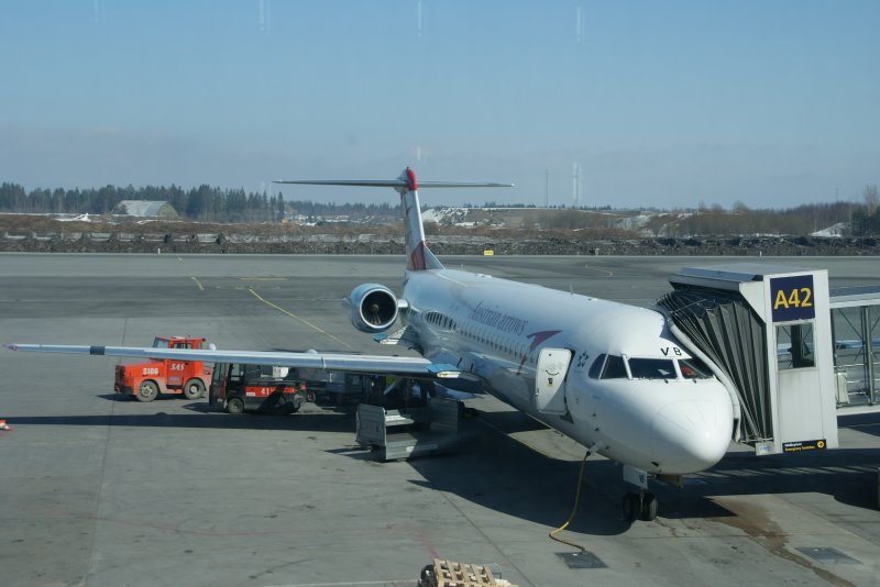 Fokker 100 der Austrian arrows am Flughafen Oslo