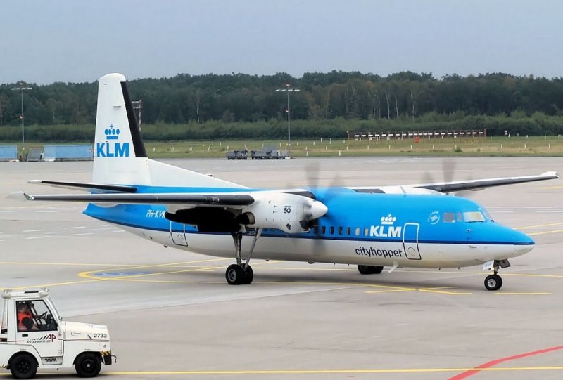 Fokker 50 - KLM cityhopper - Kennzeichen: PH-KVK - rollt zur Startbahn auf dem Flughafen Kln-Bonn am 25.08.2008
