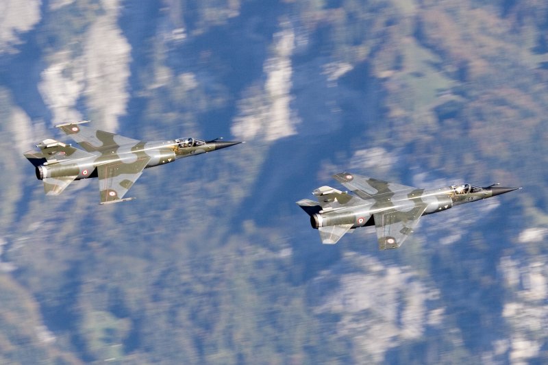 France - Air Force, 604 (33-CF) und 661 (33-CX), Dassault, Mirage F1CR, 12.10.2006, Axalp, Switzerland 