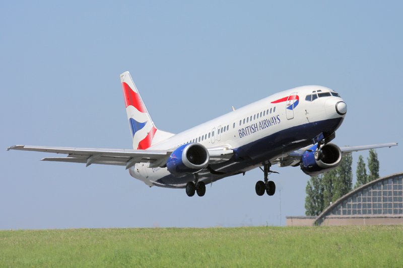 G-DOCT, B737-436, Luxembourg ELLX/LUX, 12.05.08, Speedbird Boeing 737-436 taking off from Luxembourg on it´s flight back to Gatwick (EOS40D + Sigma 50-500)