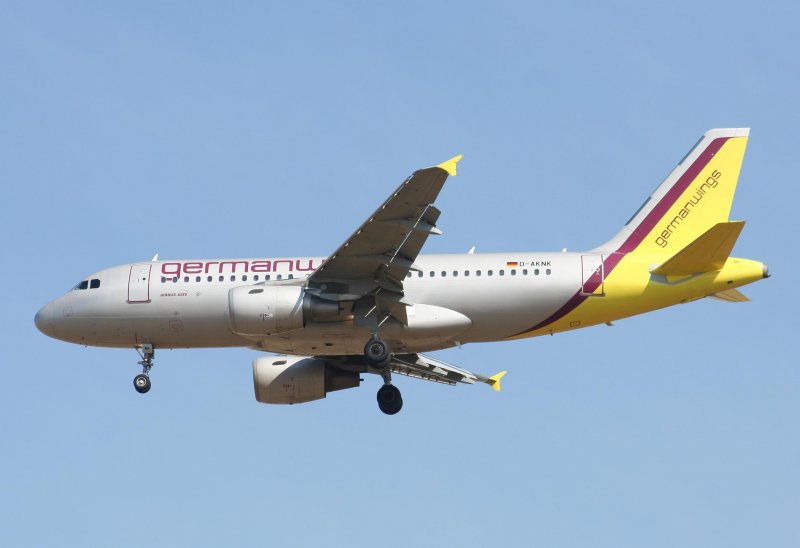Germanwings A 319-112  D-AKNK im Landeanflug auf den Flughafen Berlin-Schnefeld am 22.06.2008