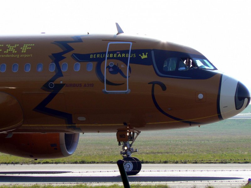 Germanwings A 319-112 D-AKNO   Berlin-Bearbus   mit Gren aus dem Cockpit am 25.03.2007 auf dem Flughafen Berlin-Schnefeld