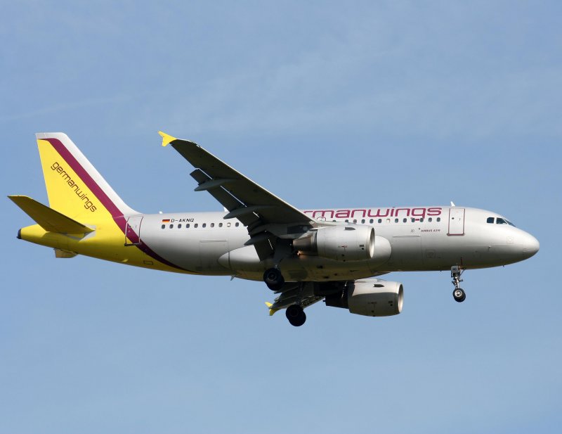 Germanwings A 319-112 D-AKNQ im Landeanflug auf den Flughafen Berlin-Schnefeld am 02.08.2009