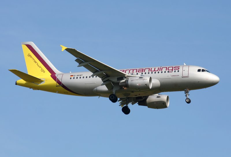 Germanwings A 319-112 D-AKNT im Landeanflug auf den Flughafen Berlin-Schnefeld am 02.08.2009