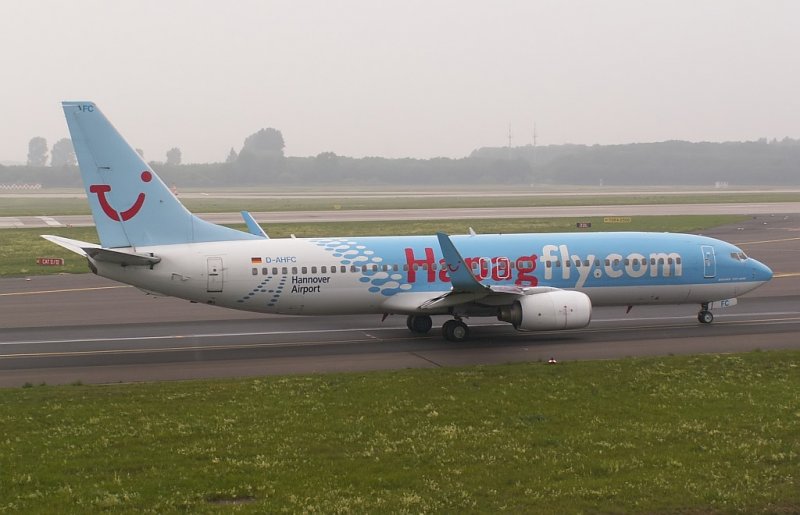 Hapagfly (jetzt TUIfly) schickte diesen Logojet nach Dsseldorf. Reg ist D-AHFC. Das Foto stammt vom 22.05.2007