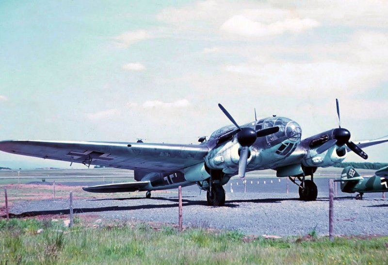 He-111, Nachbau duch die Firma CASA (C-2.111B) als Ausstellungsstck auf dem Flughafen Siegerland am 23.06.1971