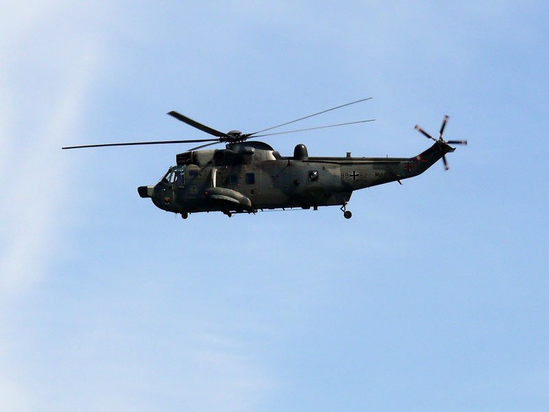 Hubschrauber 89 + 62, ein  Westland Sea King  der Marine der Bundeswehr beim Flug ber Kiel, 14.05.2009
